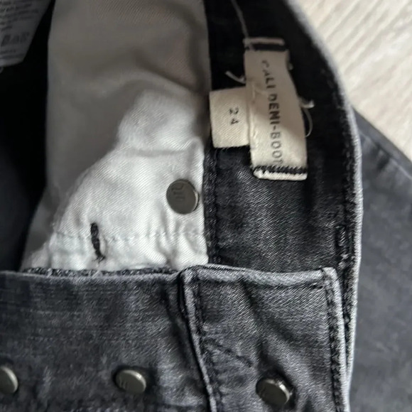 Madewell Cali Demi-Boot Jeans in Bellspring Wash: Button-Front Edition - Picture 6 of 10